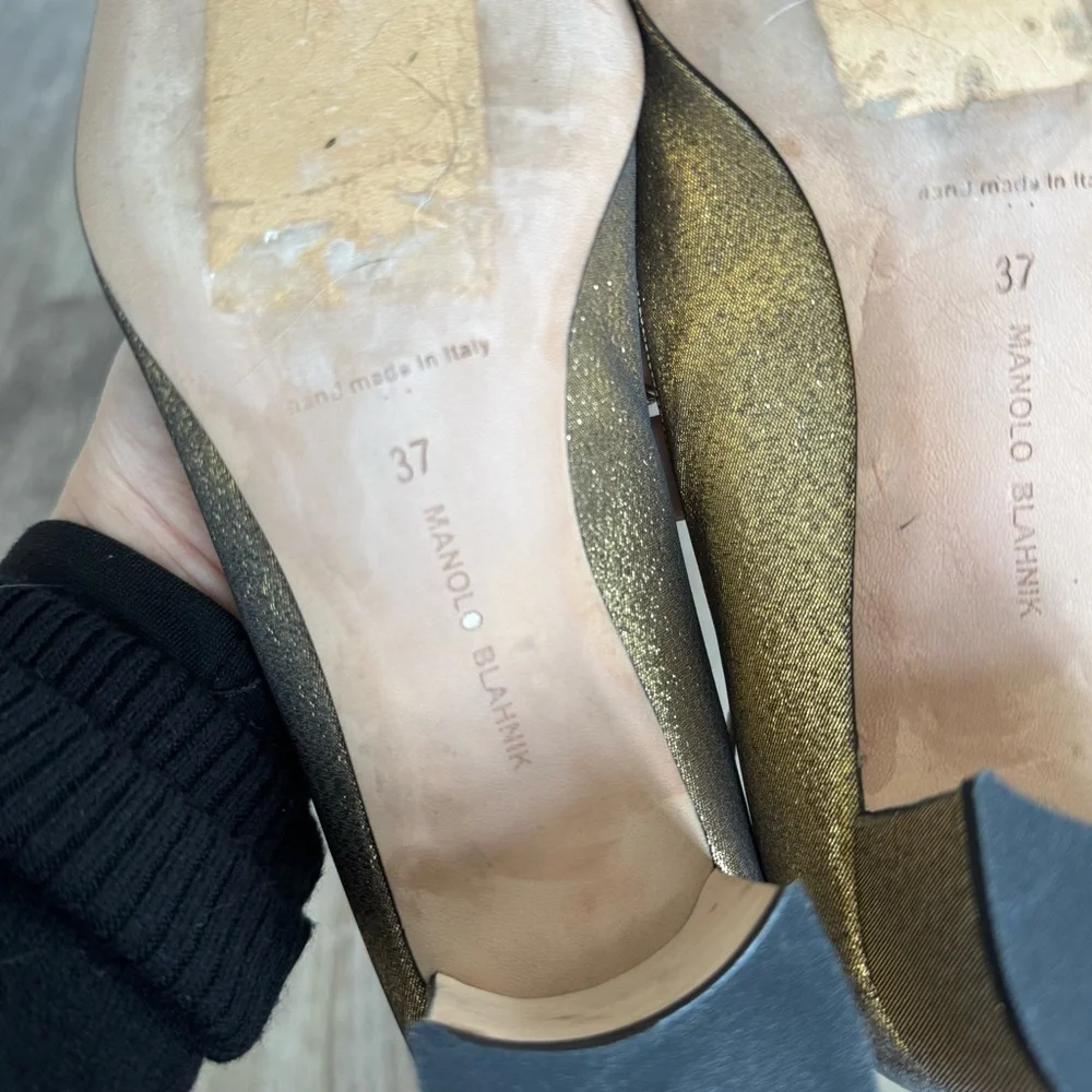 NWOT! MANOLO BLAHNIK Listony Gold Glitter Ankle Strap Pump, 30mm Heel - Size 37 - Picture 7 of 12